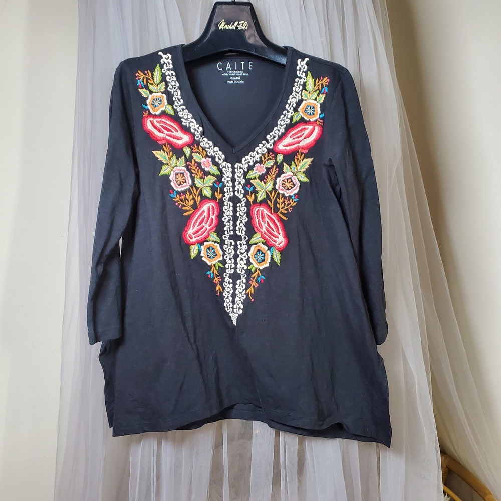 Caite Anthropologie Black Embroidered Floral Top Boho Cottage Whimsical Cotton